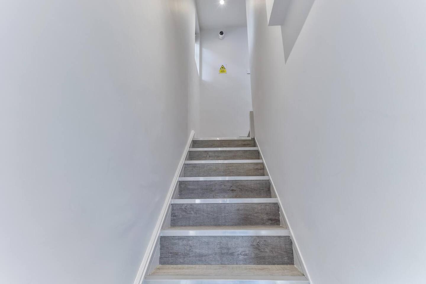 Newly Renovated 3 Bed 2 Bath Apartment & Parking เชฟฟิลด์ ภายนอก รูปภาพ